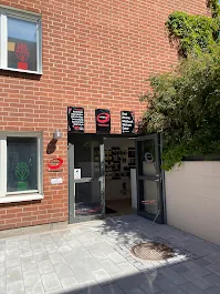 Entrén till iMobile Service på Sancta Birgittagatan 7B i Örebro